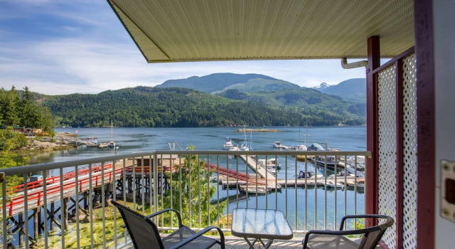 Двухместный номер Deluxe с балконом и с видом на океан Bathgate Resort and Marina