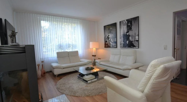 Villa Mirani, Book Villa Gluecksburg 