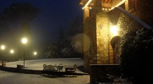 Agriturismo Santilluminato, Забронировать Отель Отели Кальцоларо с бассейном, Бассейн