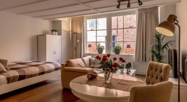 Studio Even dur Uut, Book Hotel Noordgouwe 