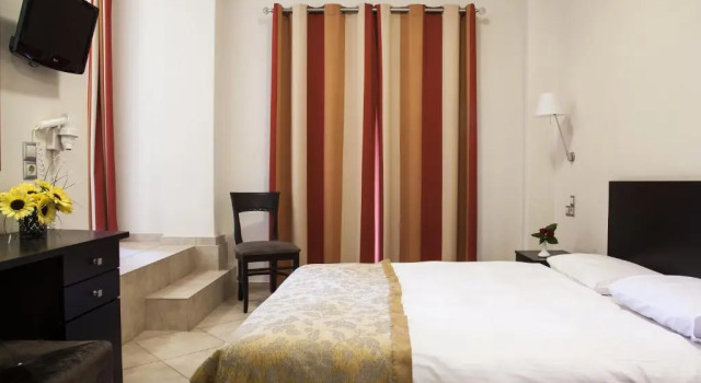 Трёхместный номер Superior с балконом Hotel Meteoritis