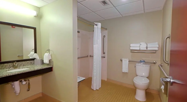 Четырёхместный люкс Holiday Inn Express Pittsburgh West - Greentree by IHG