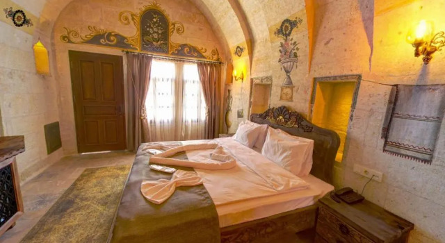 Двухместный люкс с видом на бассейн Capp Royal Cave HOTEL