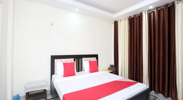 OYO 13340 Home 3BHK Valley View Barogh, Забронировать Отель Отели штата Химачал-Прадеш с парковкой, Парковка