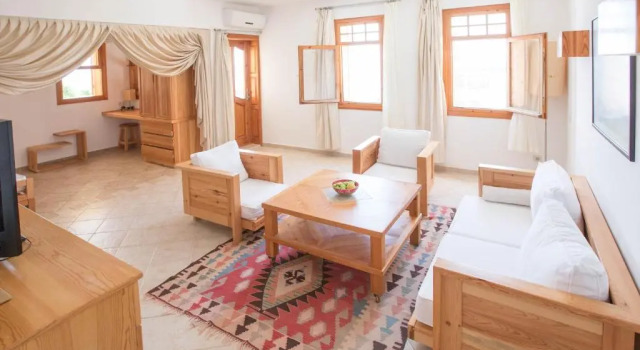 Трёхместный семейный люкс Lycia Hotel