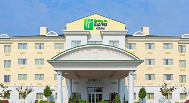 Кровать в общем номере Holiday Inn Express Hotel & Suites Watertown - Thousand Islands by IHG