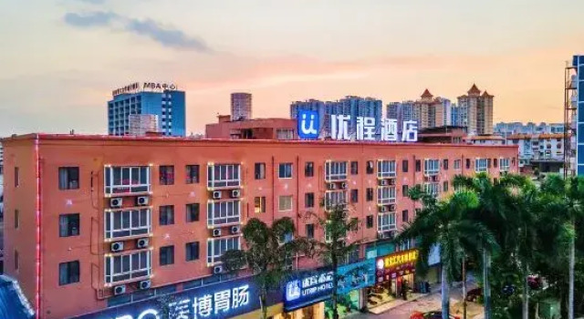 Unitour Hotel (Nanning Railway Station Thirty-Three Middle Subway Station)