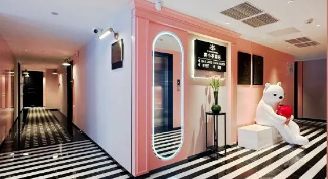 喜小事 高空美景设计师酒店昆明斗南花市店, Rezerwuj Hotel Hotele w Kunming z parkingiem, Parking