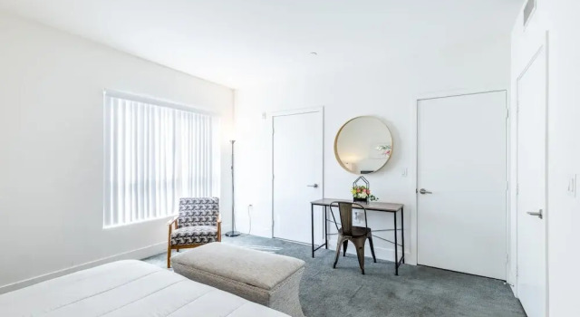 3br/3ba Fully Furnished Apartment In Hollywood 3 Bedroom Apts by RedAwning, Забронировать Апартаменты/квартира Апартаменты Лос-Анджелеса, Апартаменты/квартира