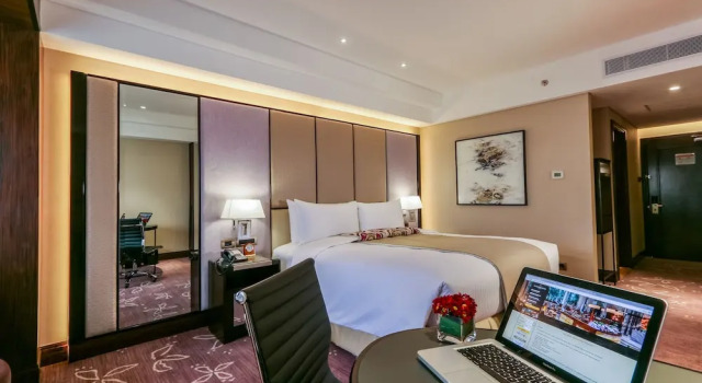 Двухместный номер Premier с красивым видом из окна Diamond Hotel Philippines