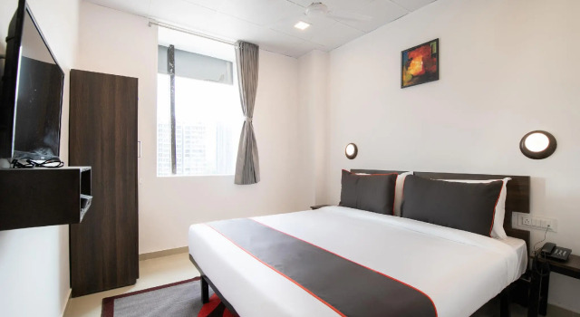 Oyo Townhouse 427 Gokul Solitaire VIP Rd, Rezervovat Hotel Hotely v Gujarat s parkováním, Parkování