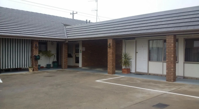 Tudor House Motel