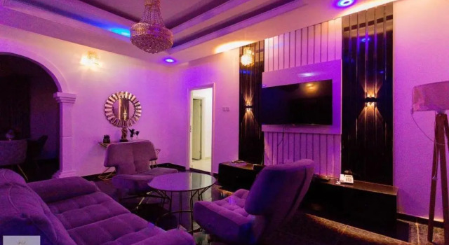 AZ KINGS 3 Bedroom Furnished Apartment suitable for Company Staff with Ensuite Bathrooms, Airconditioning and Swimming Pool