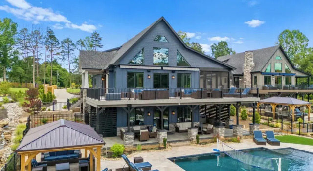 Коттедж Luxe Lakefront Lodge w/ Pool, Hot Tub, Theater & Private Dock Sleeps 21