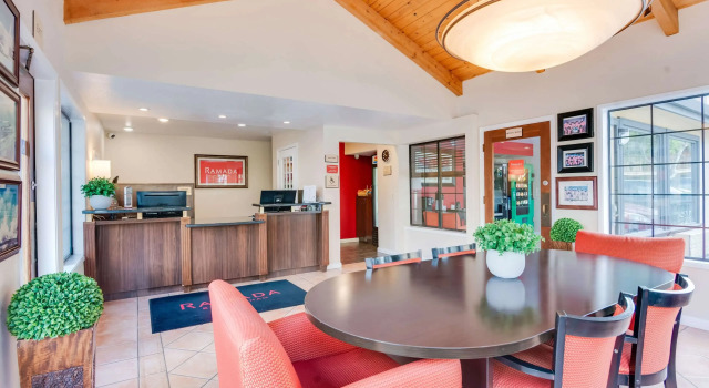Ramada by Wyndham Mountain View, Забронировать Отель Маунтин-Вью Silicon Valley