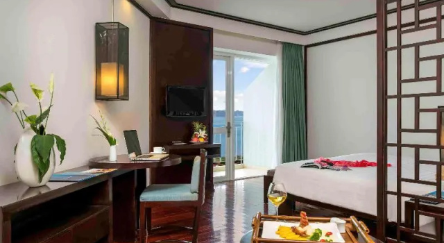 Двухместный номер Standard с балконом Novotel Ha Long Bay Hotel