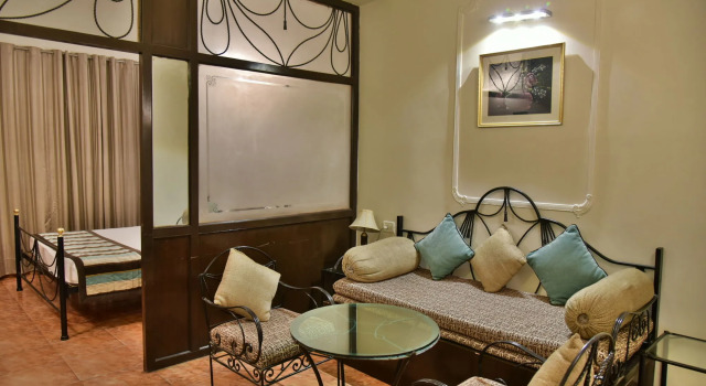 Jullundur Hotel