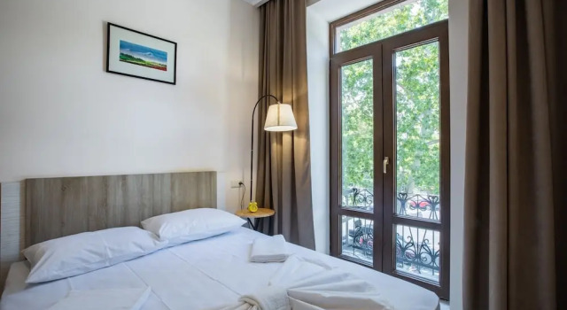 Stay in on Mashtots 16a-5