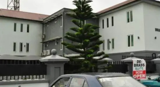 De Brass Suites Hotel - Guest Room, Book Pension Hoteller i Yenagoa med pool, Swimmingpool