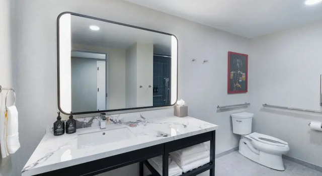 Четырёхместный люкс Hotel Indigo West Chester - Downtown by IHG
