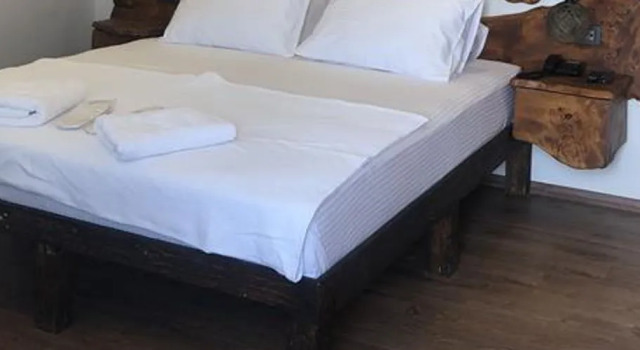 White Moon Hotel, Забронировать Отель Отели Урла с парковкой, Парковка