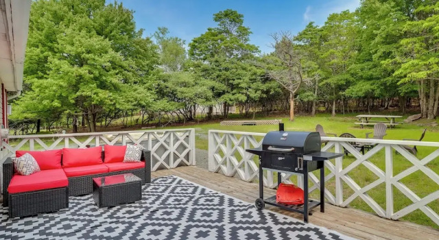 Коттедж Community Pools & Hot Tub: Albrightsville Cottage!