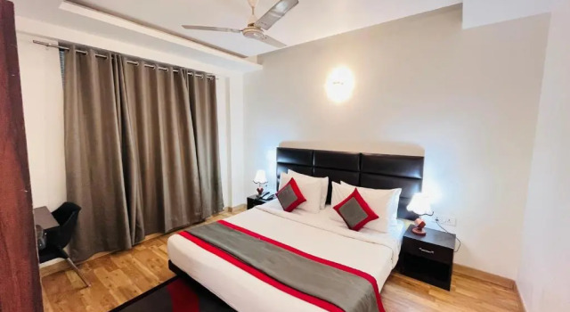 Двухместный номер Deluxe с балконом Qotel Hotel AT Residency Kaushambi