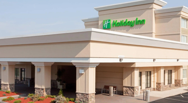 Кровать в общем номере Holiday Inn & Suites Boston Peabody by IHG