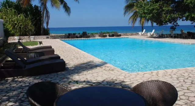 Family Complex beside Beach w/Pool Montego Bay #1, Rezerwuj Hotel Hotele w Montego Bay Coast z basenem, Basen