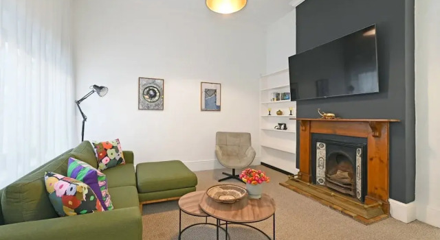 Elegant Three Bedroom Home, Забронировать Дом для отпуска Коттеджи Кейптауна, рядом с MyCiTi Station Gardens, Коттедж