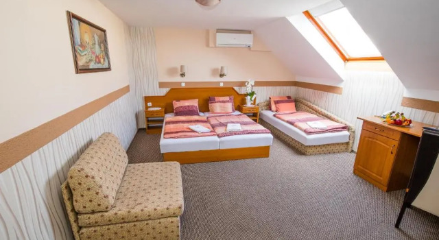 Tinódi Hotel és Étterem, Забронировать Отель Отели Вашего с парковкой, Парковка
