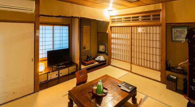 Fujiya Ryokan, Buchen Sie Hotel Shimogyō , in der Nähe von U-Bahn-Station Kujo