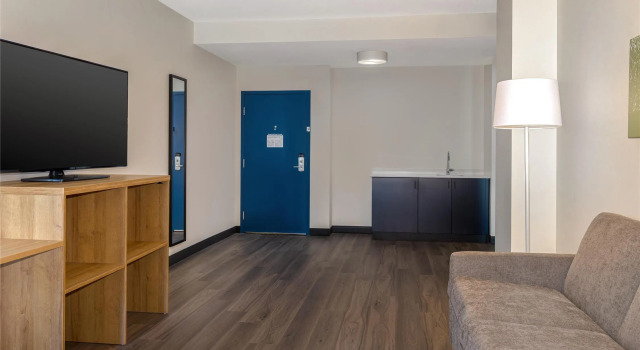 Четырёхместный люкс Spark By Hilton Montreal Midtown