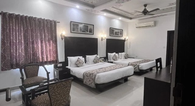 Четырёхместный семейный номер Standard Ratnawali   A Vegetarian Heritage Hotel