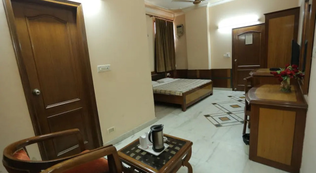 Hotel C Park, Забронировать Отель Отели Нью-Дели с завтраком, Завтраки