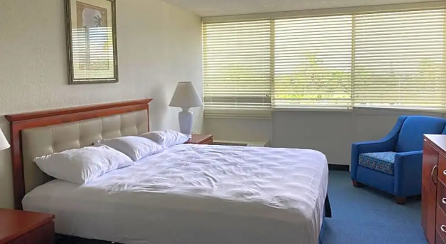 Двухместный люкс Miami Gardens Inn & Suites