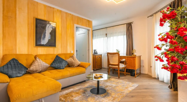Полулюкс Hotel Korona