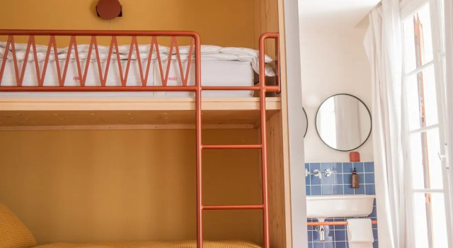 Четырёхместный семейный номер Standard с балконом и с видом на город Hôtel Voltaire