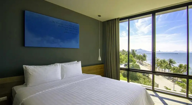 Номер Standard с балконом и с видом на море Kalm Bangsaen Hotel