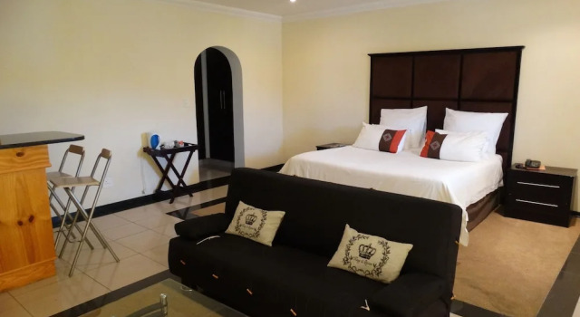 Двухместный люкс Executive с балконом Global Village Guesthouse