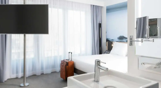 Четырёхместный семейный номер Standard Novotel Charleroi Centre