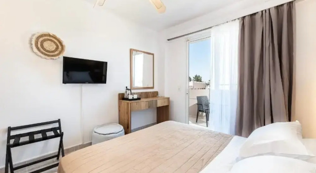 Трёхместный номер Standard с балконом Aegean Bay Hotel