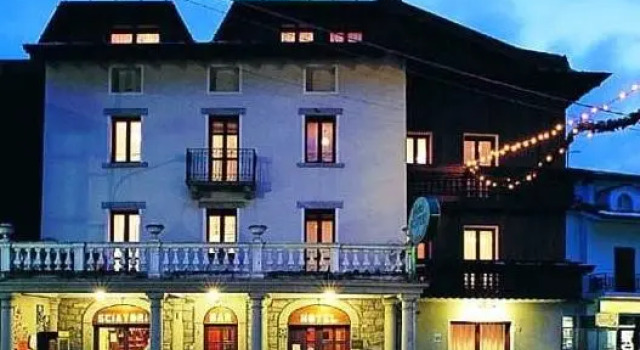 Кровать в общем номере Hotel Sciatori 3 Stelle Superior