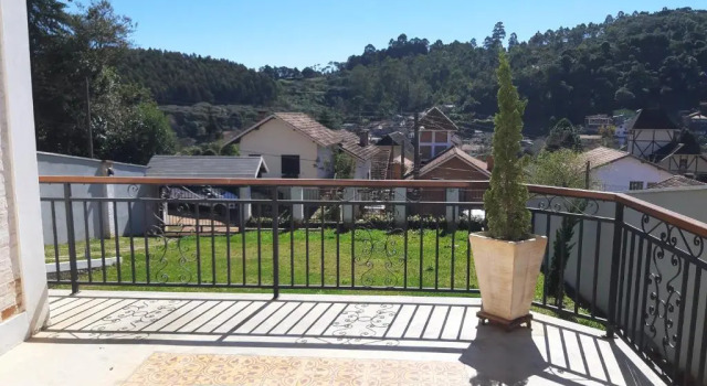 Коттедж Casa MAGNÍFICA a 1 Km do centrinho com Suíte e Hidro