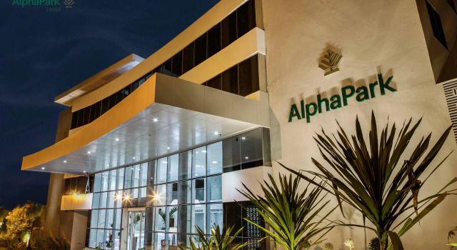 AlphaPark Hotel, Забронировать Отель Отели Гояния с парковкой, Парковка