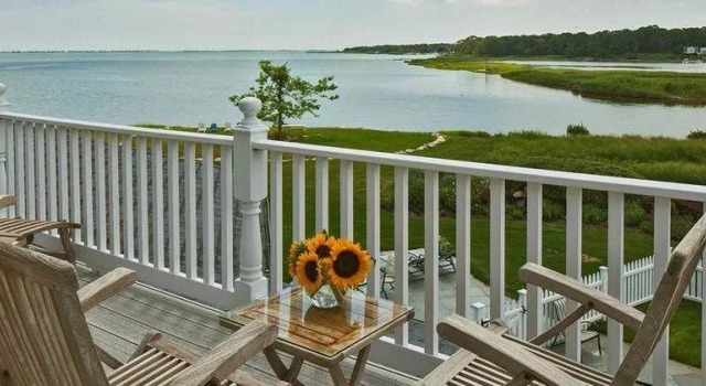 Seatuck Cove House Waterfront B&B, Buchen Sie Bed & Breakfast  