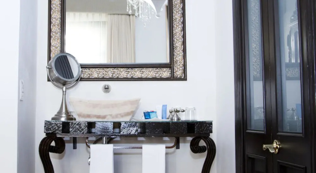 Четырёхместный номер Standard с балконом Hotel Herencia By Hosting House