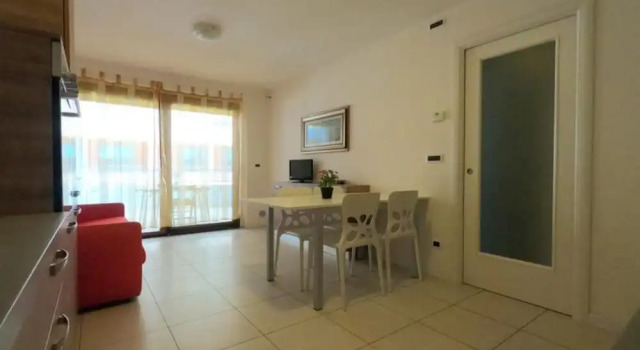 Lovely Nest With Lagoon View and Terrace in Grado, Book Lejlighed Hoteller i Friuli Venezia Giulia med parkering, Parkering