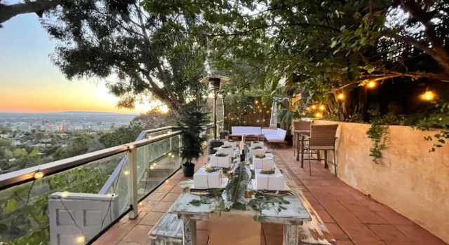 Номер Standard Hollywood Hills 1940s Mansion