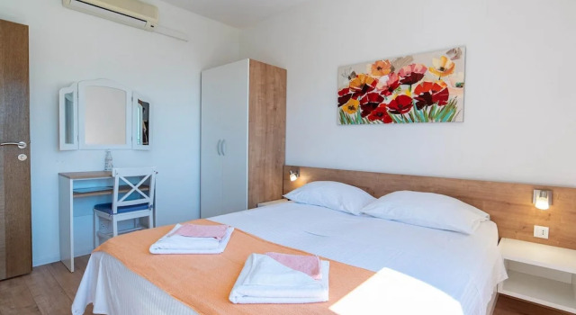 Семейная студия с балконом и с видом на море Apartments Njiric